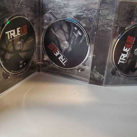 True Blood: The Complete First Season [DVD, 2017] - Picture 5 of 9